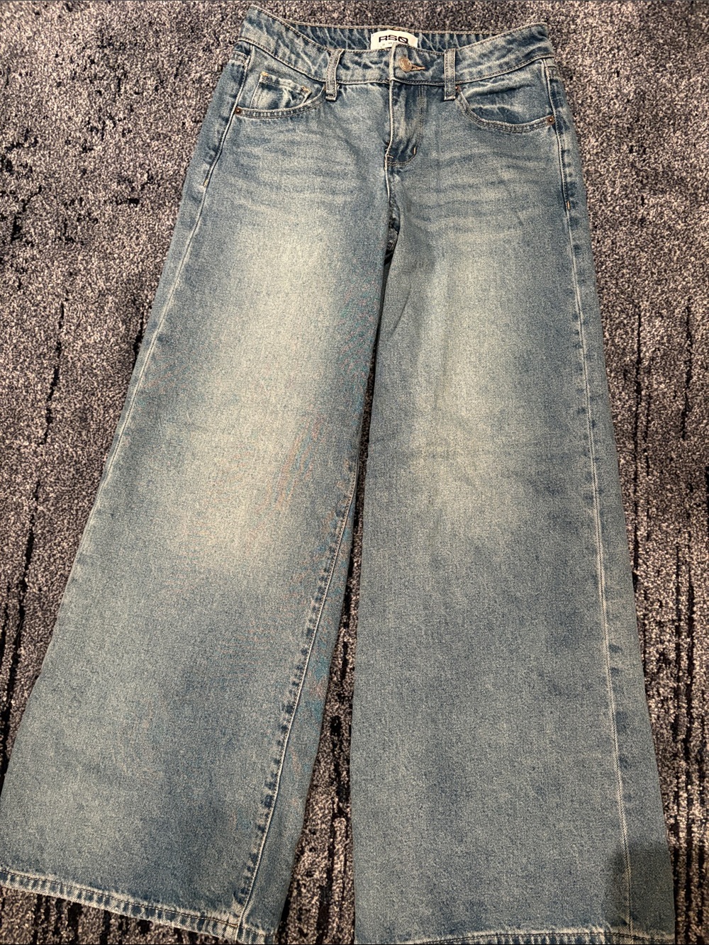 RSQ Women’s Relaxed Low-Rise Jeans in Light Blue Denim-Excellent Condition